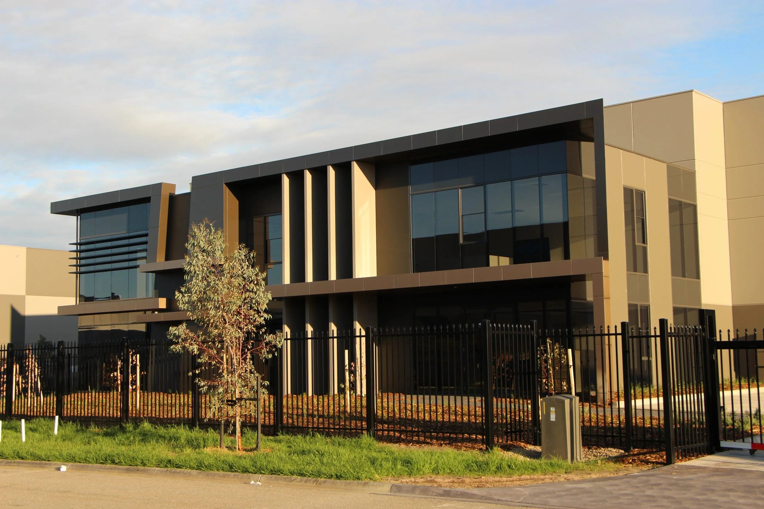 Multi-finish facades on Braeside warehouses feature Aodeli's cladding ...