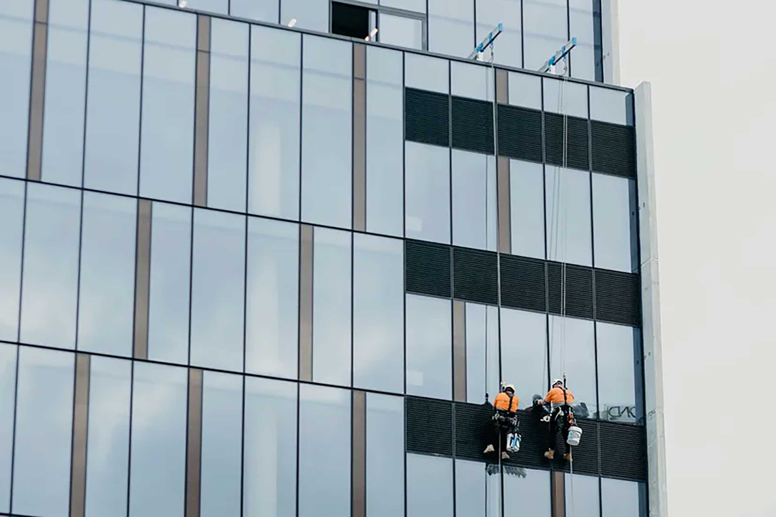 Davits and needles: Flexible and relocatable rope access systems ...