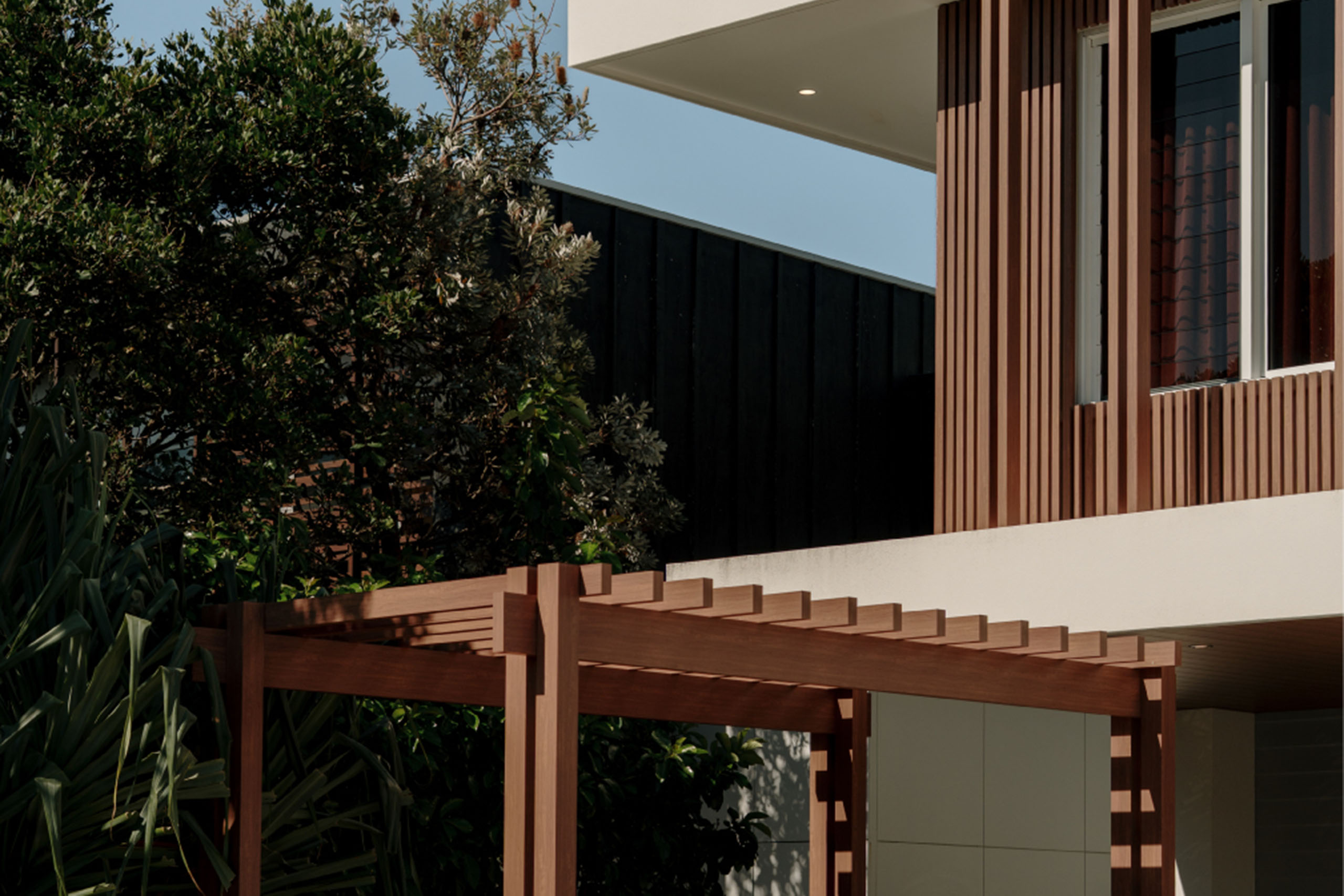 Queensland Walnut finish aluminium battens at She Oak Lane home ...