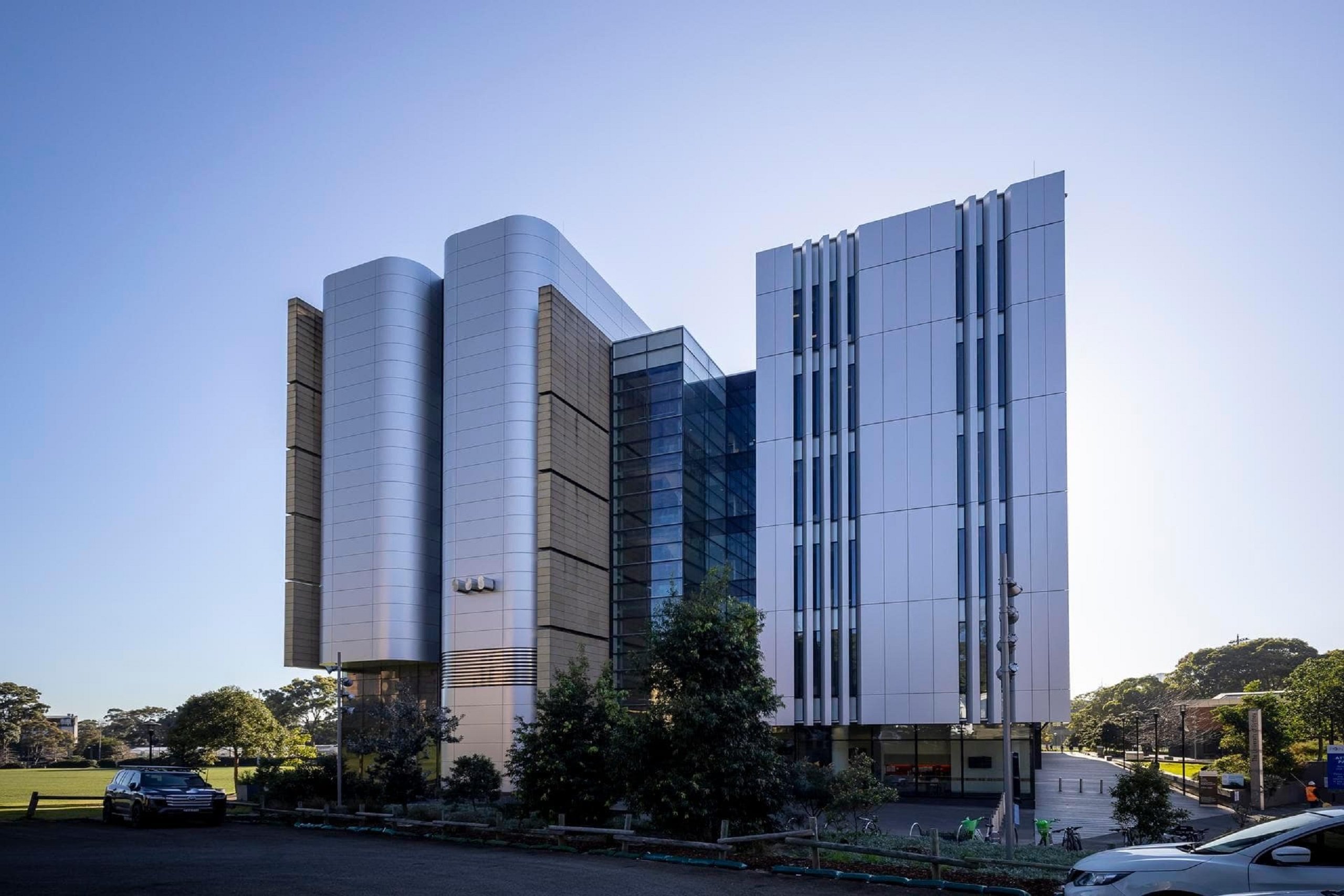 ALPOLIC™ NC/A1 future-proofs University of Sydney building facade ...