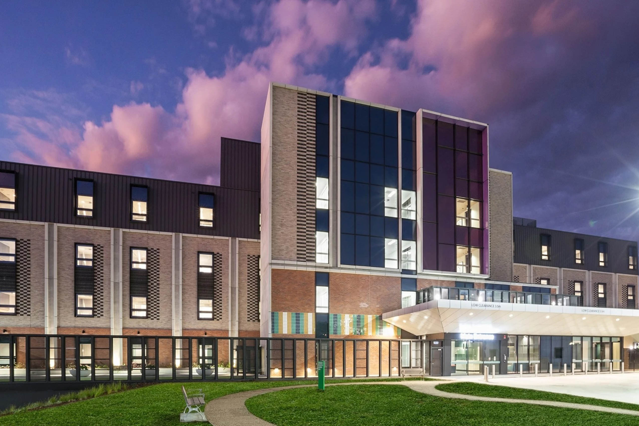 Finlarni tomosha qiling Ogil va onaning jinsiy aloqasini tomosha qiling